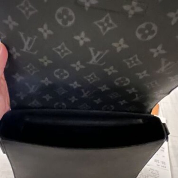 Louis Vuitton Epi Box Messenger Black - Picture 2 of 4
